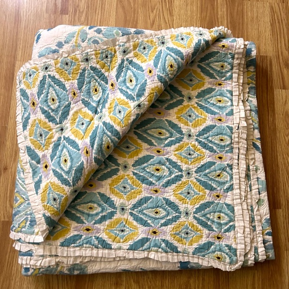 Quilted Bed Cover Spread - Picture 3 of 13